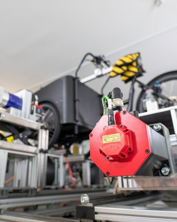 Nahaufnahme einer Anlage zum End-of-Line Pr&uuml;fverfahren